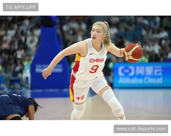 女篮中锋统治禁区：力量与技巧的完美结合