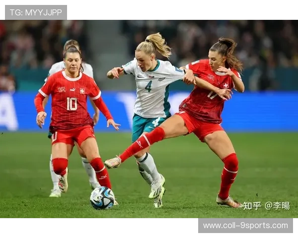 瑞士女足球员雪地铲球太猛,把对手铲进雪堆,瑞士女足国脚 瑞士女足球员雪地铲球太猛,把对手铲进雪堆,瑞士女足国脚